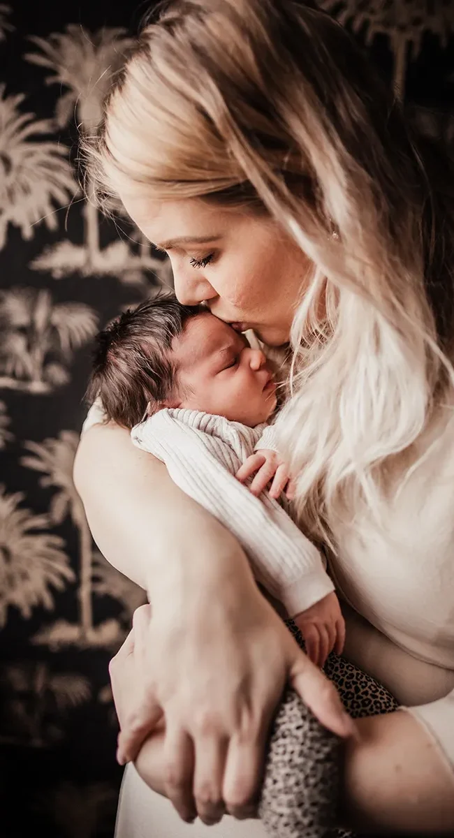 newbornshoot noord holland thuis mama kust newborn