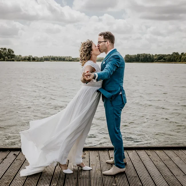 Trouwfotografie Noord Holland Geestmerambacht op steiger